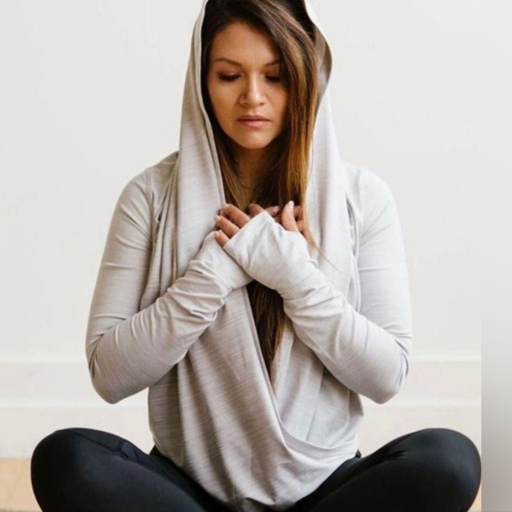 Zyia Cream Yoga Shawl